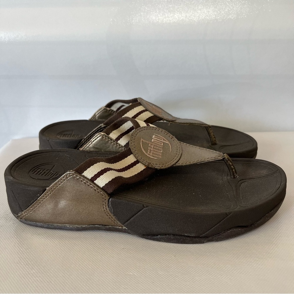 FitFlop Women's Brown and Cream Striped Thong Sandals - Picture 5 of 9